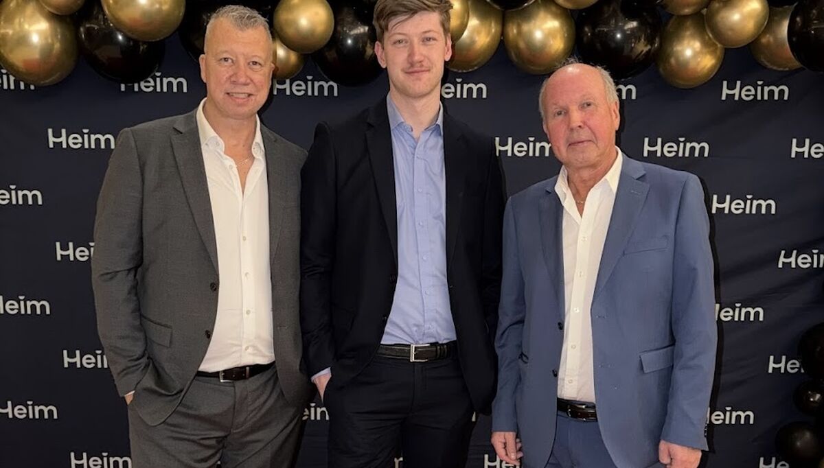 Geir Egil Myrdal (t.h)  startet sin karriere i selskapet  i 1980. Nå er det sønnen Øyvind Bergesen som sitter ved roret, og som også  har med seg sin sønn  Christoffer på laget.