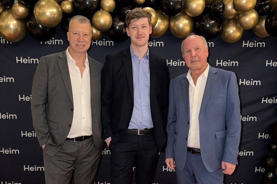 Geir Egil Myrdal (t.h) startet sin karriere i selskapet i 1980. Nå er det sønnen Øyvind Bergesen som sitter ved roret, og som også har med seg sin sønn Christoffer på laget.