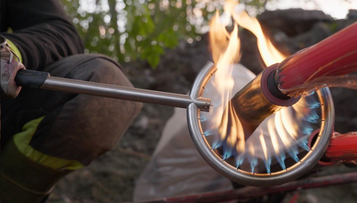Det spesialdesignede gassbrennerhodet sørger for jevn varmefordeling på 360° rundt krympeslanger.