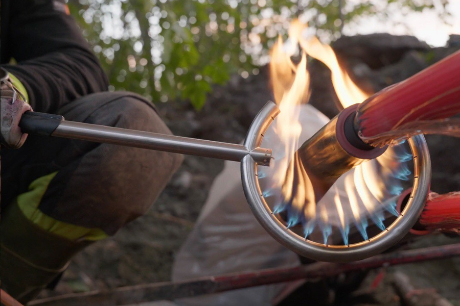 Det spesialdesignede gassbrennerhodet sørger for jevn varmefordeling på 360° rundt krympeslanger.