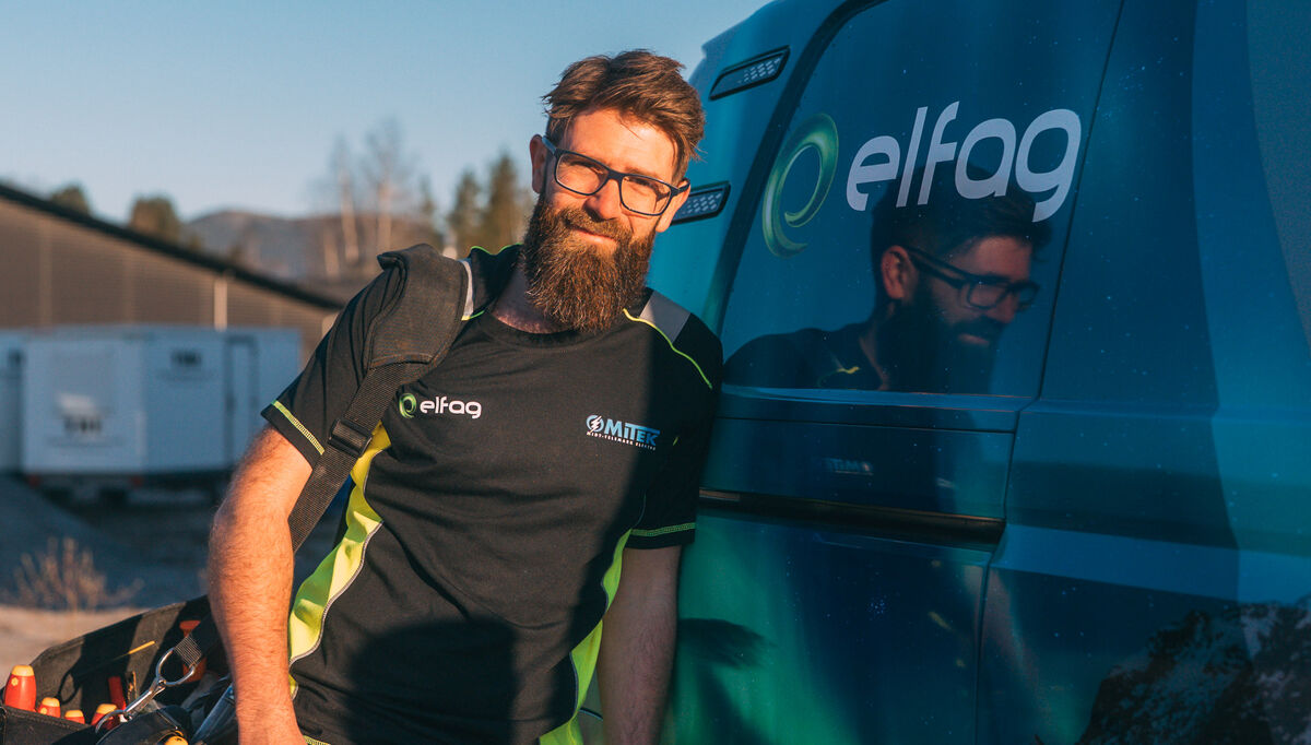 Elektriker Roger Slaathaug i Mitek presenterte et regnestykke som ga mening for utbyggerne i Obos Block Watne Entreprenør. Foto: Mitek