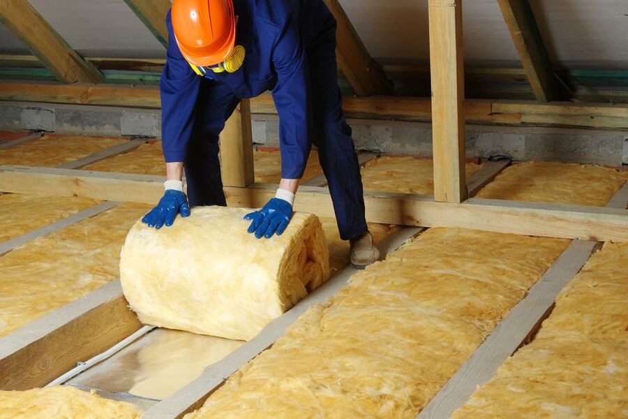 tak og loft er blant flere nye tiltak som Enova nå støtter for å gjøre boliger mer energieffektive. Foto: irin-k/Shutterstock. 