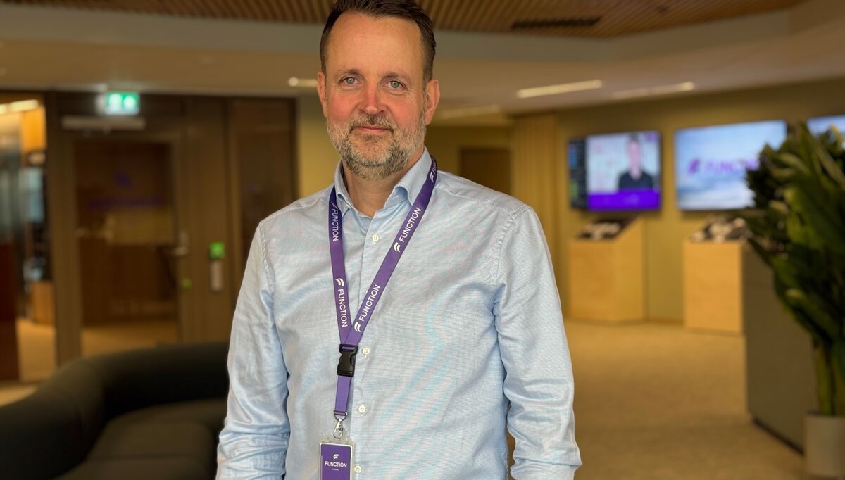 Fleksibilitet forutsetter en infrastruktur som gjør det mulig å fordele effekt dynamisk mellom mange ladepunkter, skriver Kjetil Hulbach.