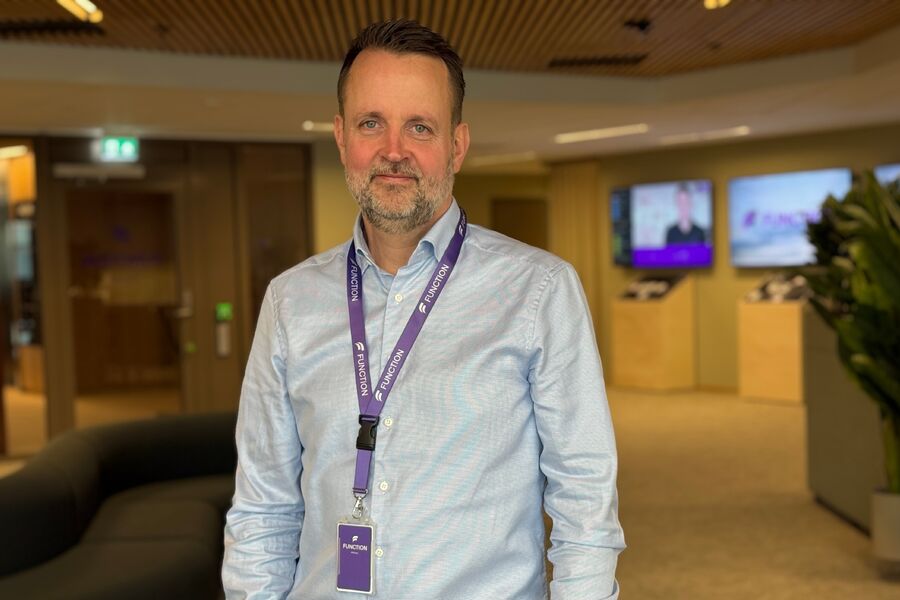 Fleksibilitet forutsetter en infrastruktur som gjør det mulig å fordele effekt dynamisk mellom mange ladepunkter, skriver Kjetil Hulbach. 