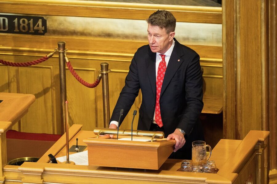 – Med lovendringene legger vi til rette for at anlegg blir planlagt med energigjenvinning fra start der forholdene ligger til rette for det, sier energiminister Terje Aasland. Foto: Peter Mydske / Stortinget