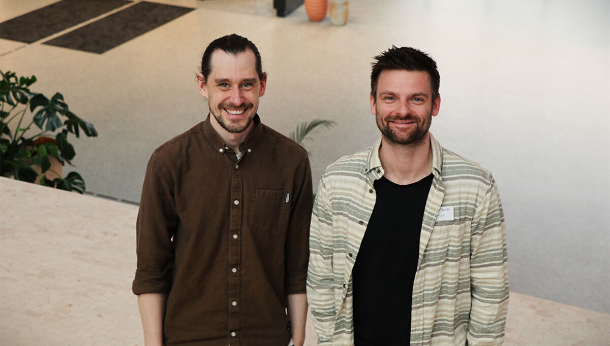 Fra venstre Niklas Pedersen prosjektleder for klima og miljø i Construction City Cluster og John Clauss seniorforsker i SINTEF