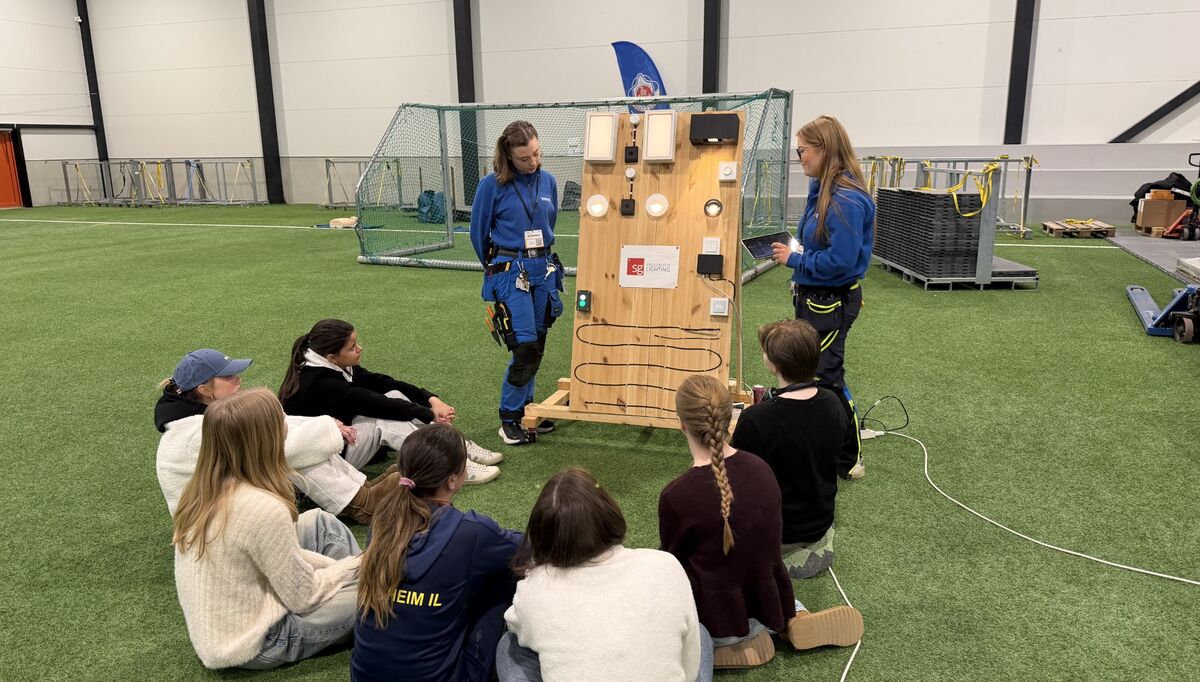 Arrangementet er en del av NHO Elektro Trøndelags langsiktige arbeid for å få flere jenter til å velge elektrofag. Foto: NHO Elektro Trøndelag. Arrangementet er en del av NHO Elektro Trøndelags langsiktige arbeid for å få flere jenter til å velge elektrofag. Foto: NHO Elektro Trøndelag.