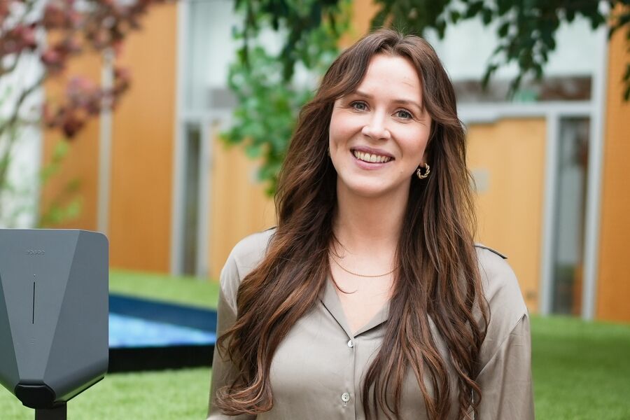 En av de mest seiglivede mytene rundt kommersiell lading er at flere elbiler automatisk krever kostbare oppgraderinger av strømnettet, skriver Marthe Kindervaag.  