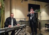 Foto av pianist og vokalist