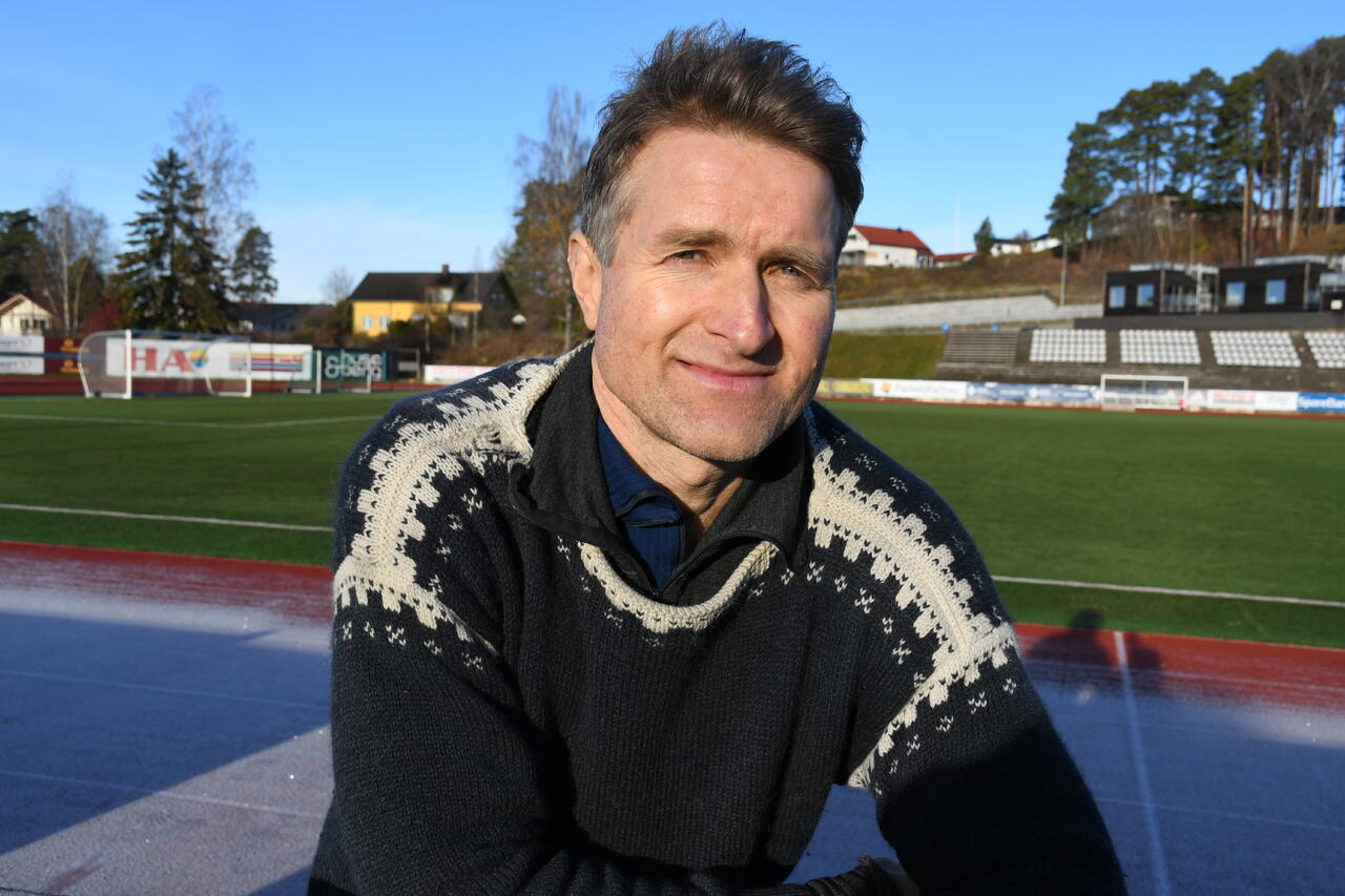 Foto av Thor Gotaas på en fotballbane