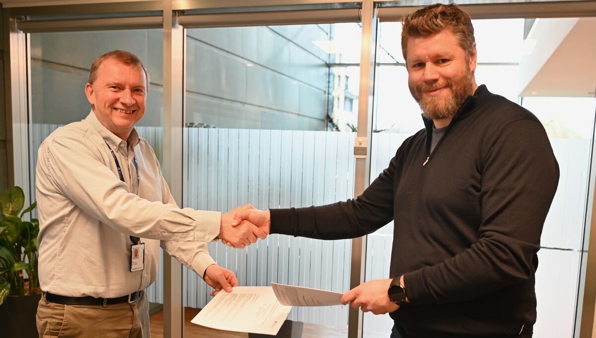 Ove Guttormsen i NHO Elektro og Geir Ove Kulseth fra EL og IT Forbundet er i gang med å forhandle om LOKen i årets lønnsoppgjør. (Foto: Knut Wiggen/Fri Fagbevegelse/Nettverk)