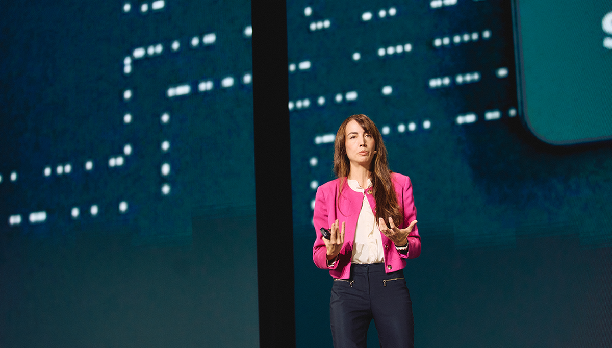 – På globalt plan rapporterer virksomheter allerede at de opererer med 70 prosent autonomi, med planer om å nå 80 prosent innen 2030, sier Gwenaelle Avice Huet, konserndirektør for industri i Schneider Electric. Foto: Christopher Mertz, Schneider Electric.