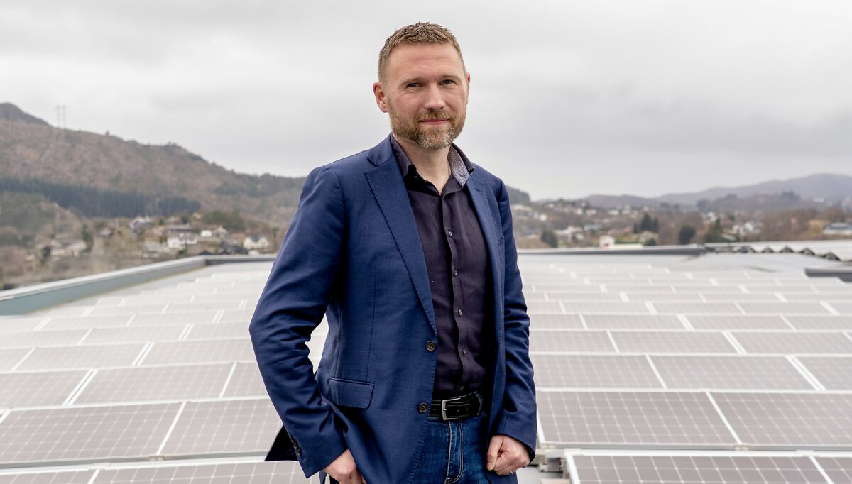 Dagens strømpriser og det ustabile energimarkedet er i ferd med å bli en strategisk risiko for næringslivet både i Norge og Europa, sier Søren Møller. Foto: Solcellekraft Maretti.