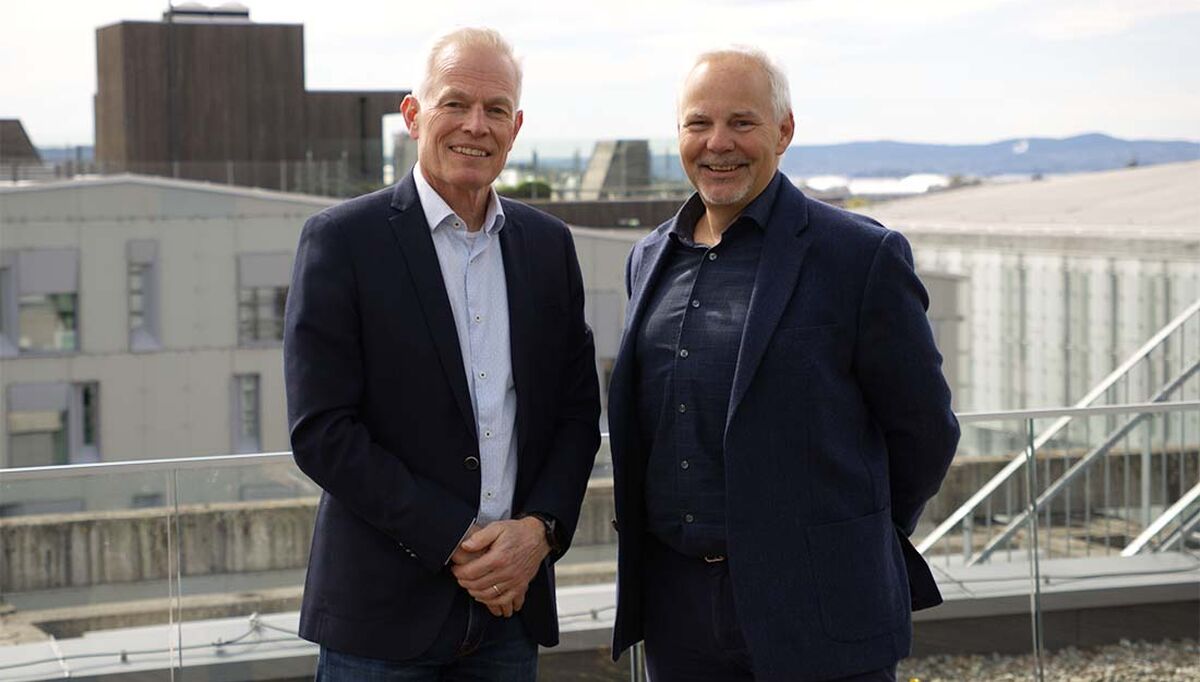 På bildet ser vi fra venstre, daglig leder Ben Gjerland og styreleder Karl Renaas i NHO Elektro Automasjon.