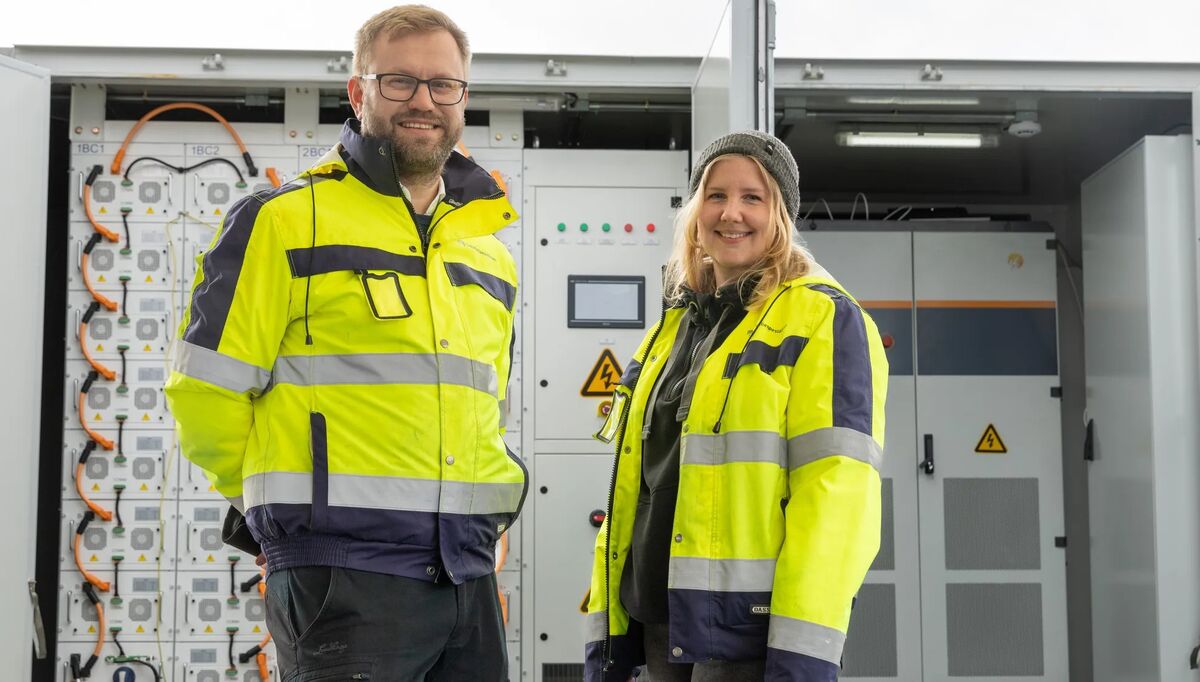 Daglig leder Carl Christian Strømberg og prosjektleder i Solcellespesialisten har stort fokus på å tilby markedet batterier – både som en del av kundenes energimiks og i fleksibilitetsmarkedet.