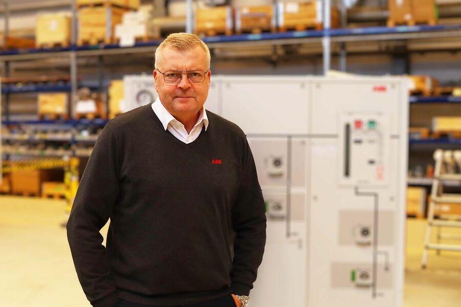 - Investeringen skal øke kapasiteten i fabrikken i Skien, som produserer teknologi innenfor mellomspenning i strømnettet. Del av en europeisk satsing på 200 millioner dollar fordelt på seks land, sier Gøran Salomonsen, daglig leder for Electrification i ABB Norge.