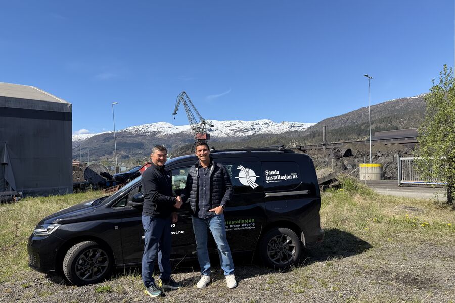 Fra venstre: Dag Ole Stråbø (daglig leder i Sauda Installasjon og Klima og Energiteknikk) og Filippo Ballarin (CEO i Helgevold).