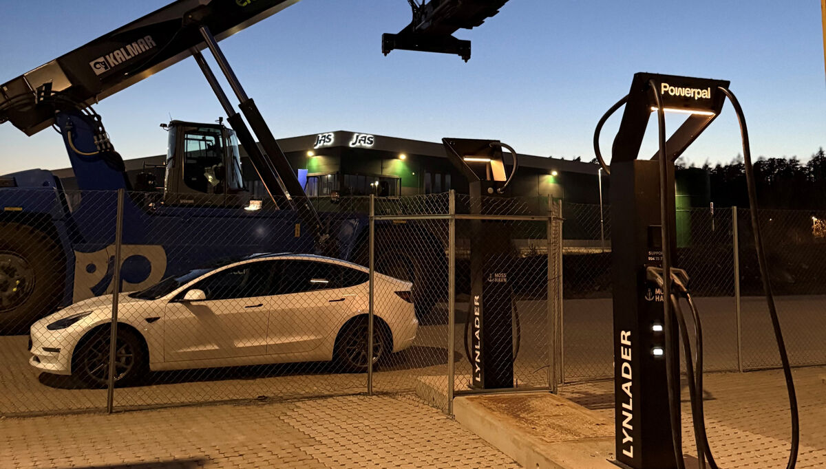 Den nye hurtigladeren på 350 kW er etablert som en del av havnas langsiktige elektrifiseringsstrategi. Foto: Moss havn Den nye hurtigladeren på 350 kW er etablert som en del av havnas langsiktige elektrifiseringsstrategi. Foto: Moss havn
