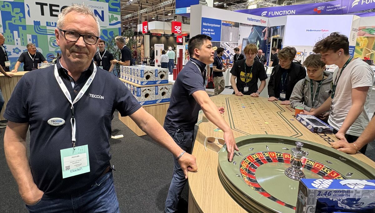 Regionsjef Ragnar Lütcherath og Antonio Le i TECCON på Eliaden 2026, ved casinobordet hele Norge ble kjent med i TV-serien Casino.