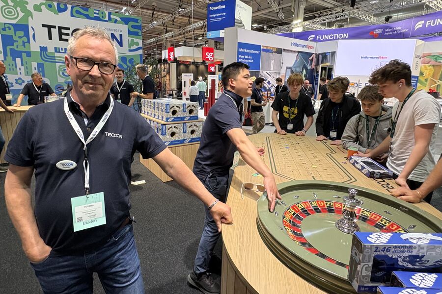 Regionsjef Ragnar Lütcherath og Antonio Le i TECCON på Eliaden 2026, ved casinobordet hele Norge ble kjent med i TV-serien Casino.