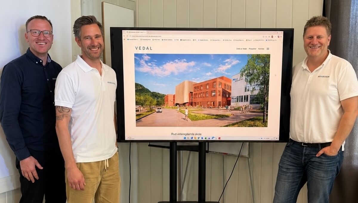 Daglig leder Vegard Jelstad (t.v.), prosjektleder Morten Skålien og prosjektleder samspill, Bjørn Henrik Solheim har all grunn til å være fornøyd med tingenes tilstand. Foto: Privat