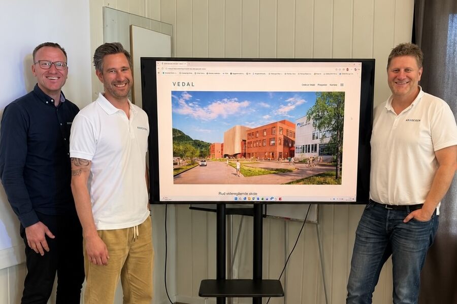 Daglig leder Vegard Jelstad (t.v.), prosjektleder Morten Skålien og prosjektleder samspill, Bjørn Henrik Solheim har all grunn til å være fornøyd med tingenes tilstand. Foto: Privat