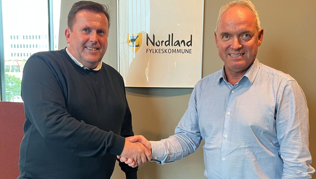 Fra venstre Byggeleder vegdrift Elektro Salten, Eivind H Bakken, Nordland Fylkeskommune, Administrerende direktør Tom Erlend Kristiansen, Nordkontakt AS. Foto: Nordkontakt