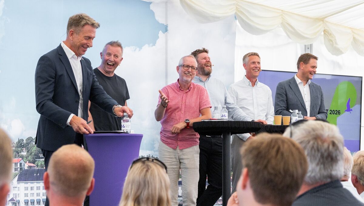F.v.: Terje Aasland (energiminister) med representantete fra Krafttak Christian Justnes (Fellesforbundet), Bård Vegar Solhjell (Fornybar Norge), Geir Ove Kulseth (EL og IT Forbundet), Frode Alfheim (Styrke) og Harald Solberg (Norsk Industri). Foto: Ingeborg Aarø, Fornybar Norge