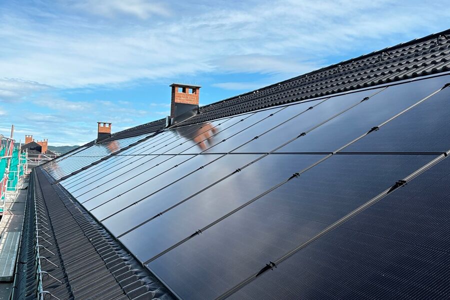 Oppsal borettslag har investert i solceller på fllere av blokkene. Foto: Morten Brustad Kjarland, OBOS