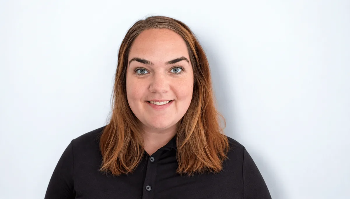 Karoline har tidligere jobbet både redaksjonelt og kommersielt, og har erfaring fra flere ulike bransjer. Foto: NEK Karoline har tidligere jobbet både redaksjonelt og kommersielt, og har erfaring fra flere ulike bransjer. Foto: NEK