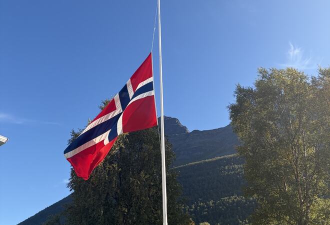 flagg på halv stang