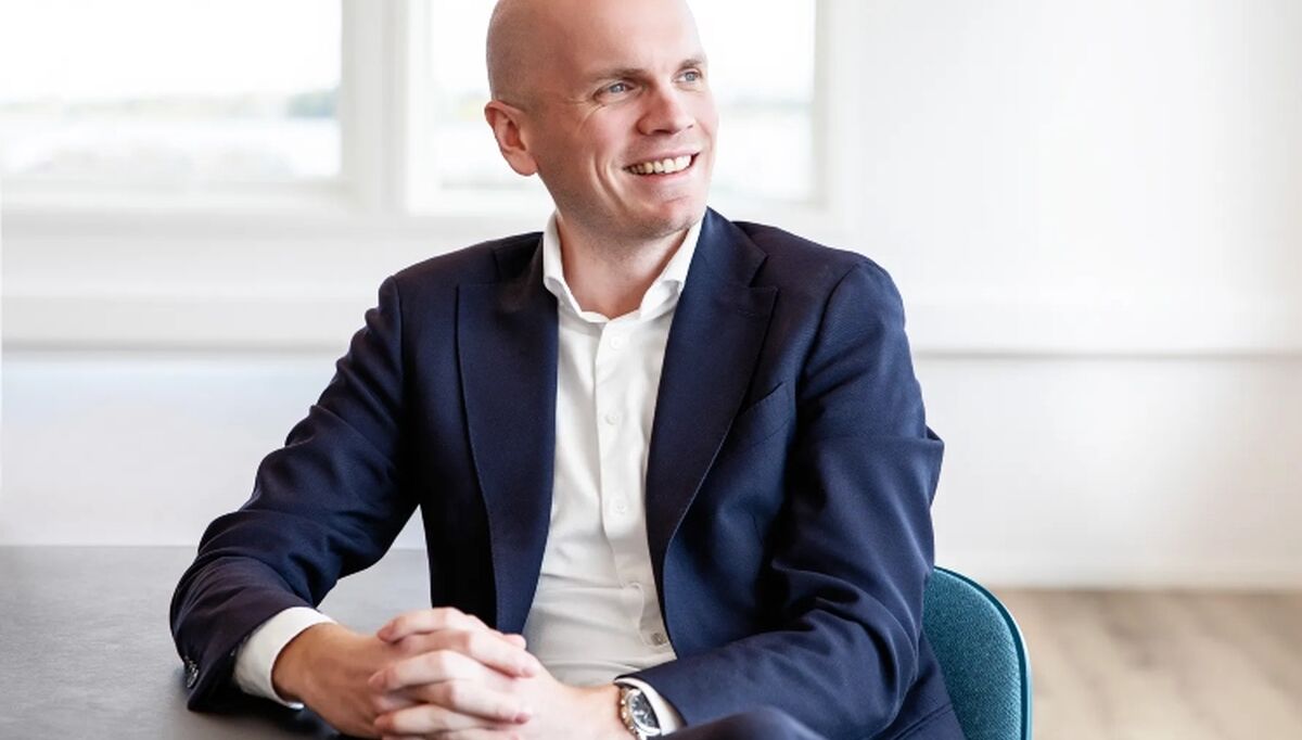 - Selv om enkelte segmenter har svakere aktivitet akkurat nå, er den langsiktige retningen tydelig. Vi tror på betydelige samfunnsinvesteringer i elektrifisering og infrastruktur, og at det vil skape muligheter gjennom hele verdikjeden, sier Thomas Skovli Administrerende direktør i Solar. Foto: Solar. - Selv om enkelte segmenter har svakere aktivitet akkurat nå, er den langsiktige retningen tydelig. Vi tror på betydelige samfunnsinvesteringer i elektrifisering og infrastruktur, og at det vil skape muligheter gjennom hele verdikjeden, sier Thomas Skovli Administrerende direktør i Solar. Foto: Solar.