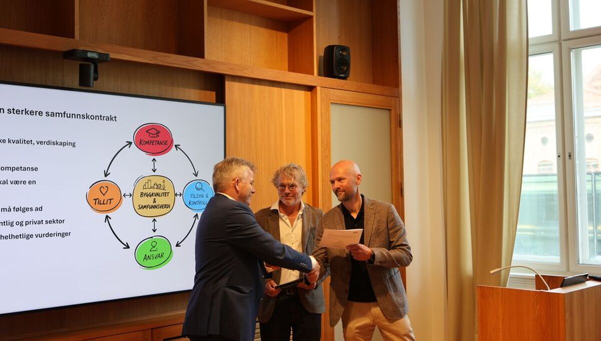 Joachim Espe fra Fellesforbundet og kommunalminister Bjørnar Skjæran under lanseringen. Joachim Espe fra Fellesforbundet og kommunalminister Bjørnar Skjæran under lanseringen.
