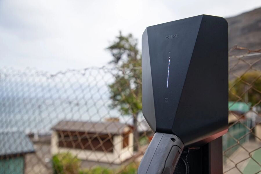 Easee opplyser at selskapets Charge Max og Charge Pro er maskinvaremessig klargjort for V2G. Foto: Easee