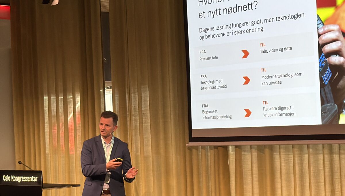Hans Jørgen Enger fra Nkom presenterte arbeidet med nytt nødnett. Foto: NEK